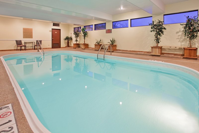 Holiday Inn Express OSAGE BCH - LAKE OF THE OZARKS - Oshkosh, WI
