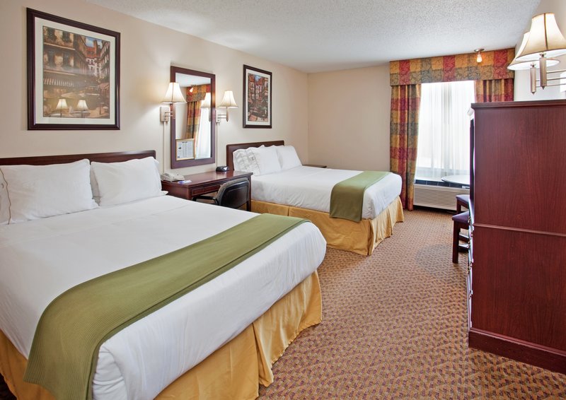 Holiday Inn Express OSAGE BCH - LAKE OF THE OZARKS - Oshkosh, WI