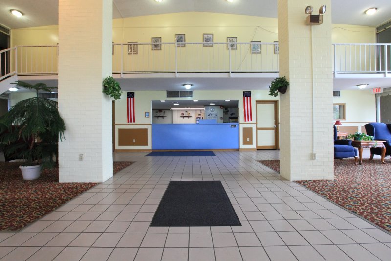 Americas Best Value Inn - Newton, IA