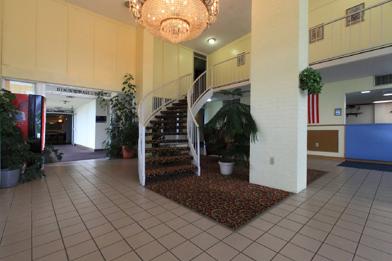 Americas Best Value Inn - Newton, IA