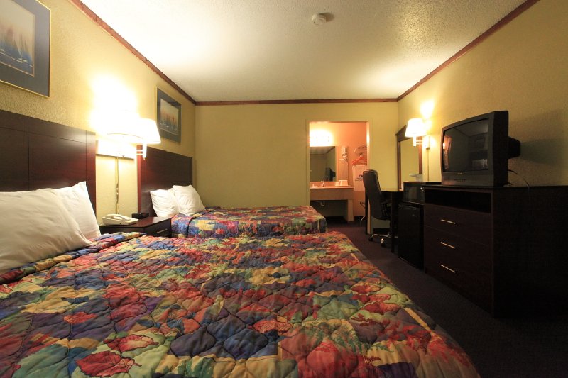 Americas Best Value Inn - Newton, IA