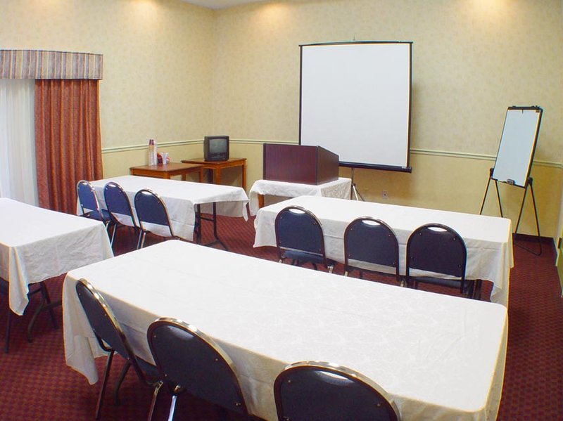 Holiday Inn Express Oakdale - Oakdale, CA