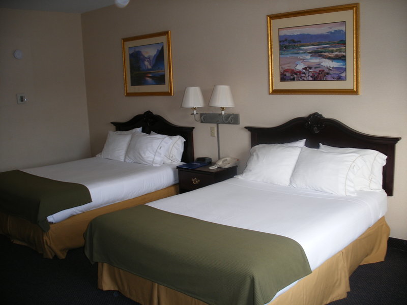 Holiday Inn Express Oakdale - Oakdale, CA