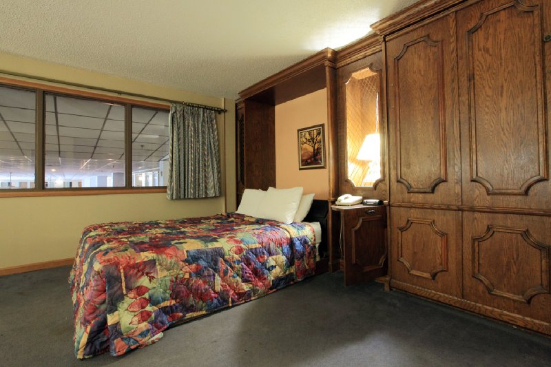 Americas Best Value Inn - Newton, IA
