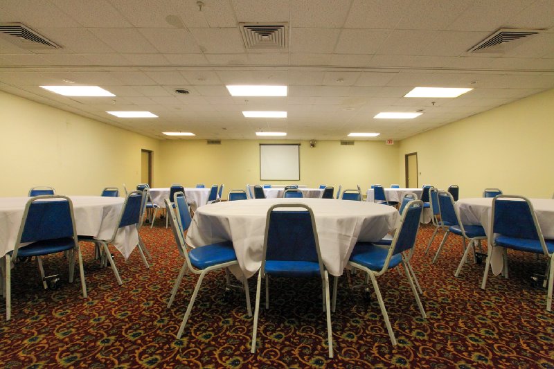 Americas Best Value Inn - Newton, IA