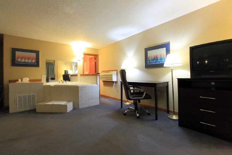 Americas Best Value Inn - Newton, IA