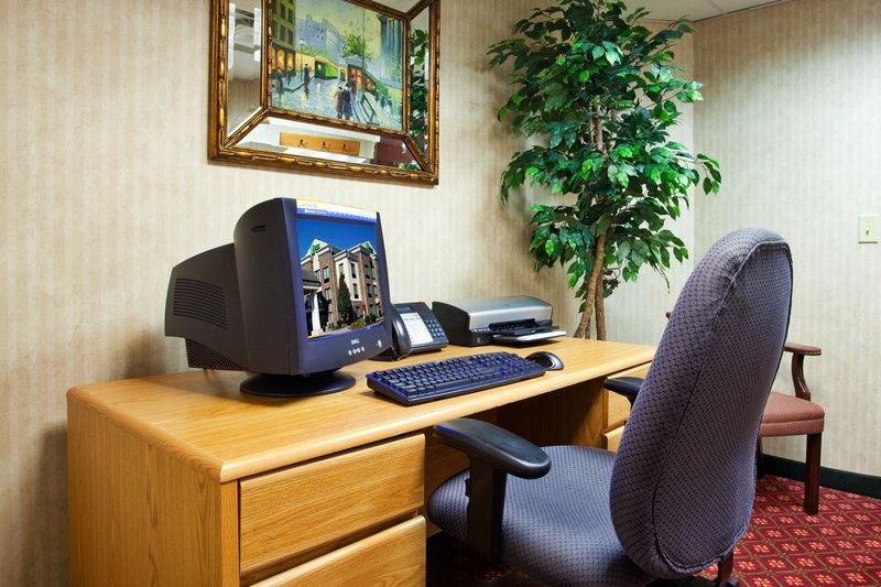 Holiday Inn Express Sharon/Hermitage - West Middlesex, PA