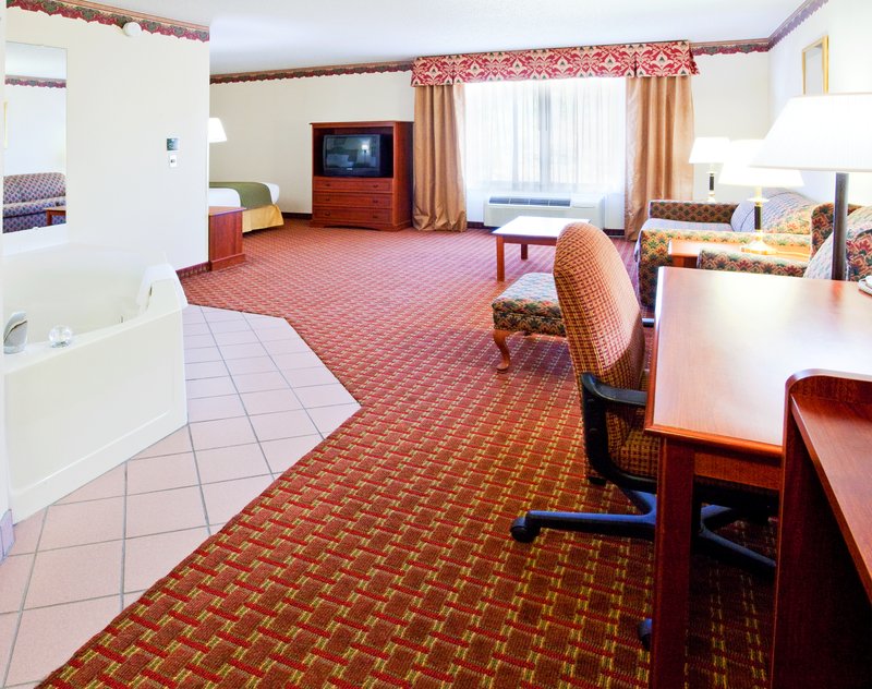 Holiday Inn Express - Hillsville, VA