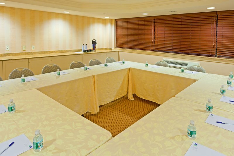 Holiday Inn Express LYNBROOK - ROCKVILLE CENTRE - Roslyn Heights, NY