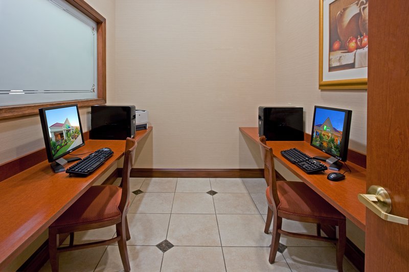 Holiday Inn Express LYNBROOK - ROCKVILLE CENTRE - Roslyn Heights, NY