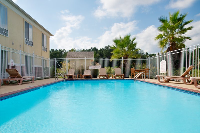 Holiday Inn Express LEESVILLE-FT. POLK - Newllano, LA