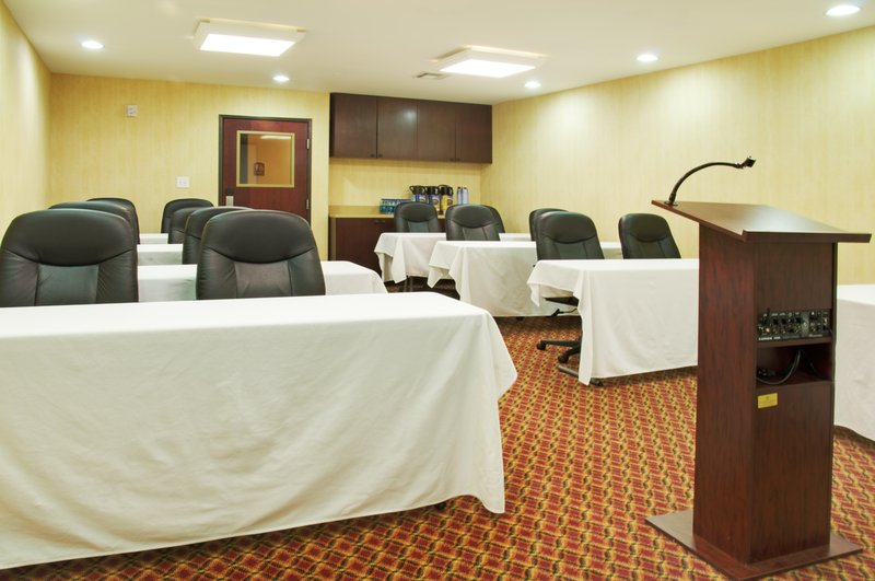 Holiday Inn Express LEESVILLE-FT. POLK - Newllano, LA