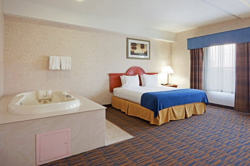Holiday Inn Express Providence-North Attleboro - North Attleboro, MA