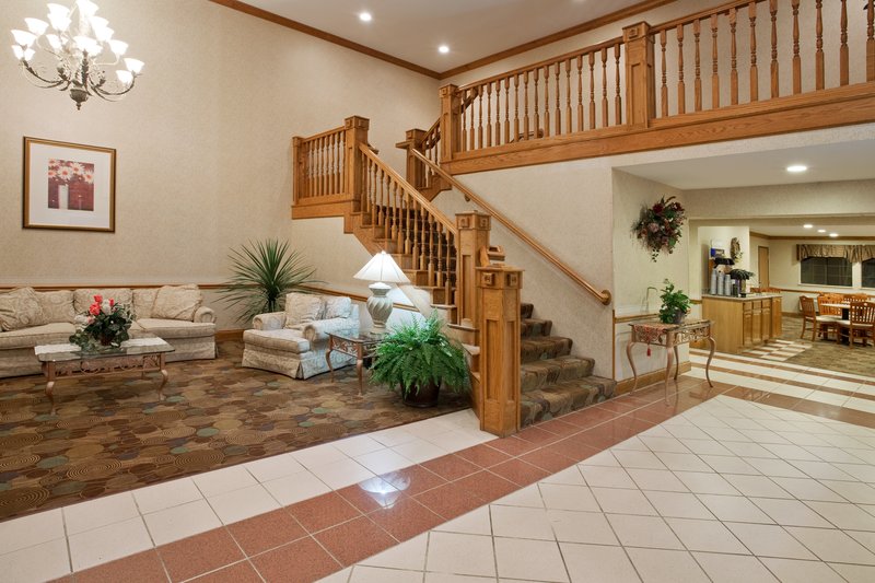 HOLIDAY INN EXPRESS-NAPOLEON - Napoleon, OH