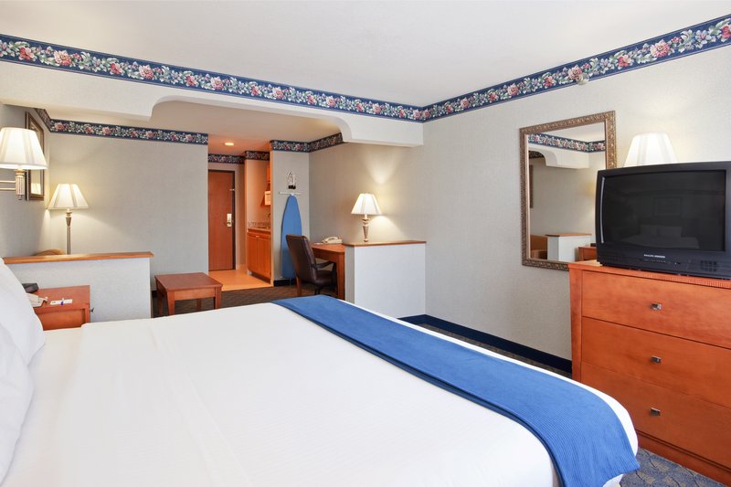 HOLIDAY INN EXPRESS-NAPOLEON - Napoleon, OH