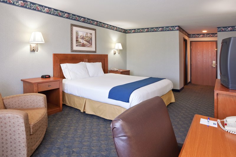 HOLIDAY INN EXPRESS-NAPOLEON - Napoleon, OH