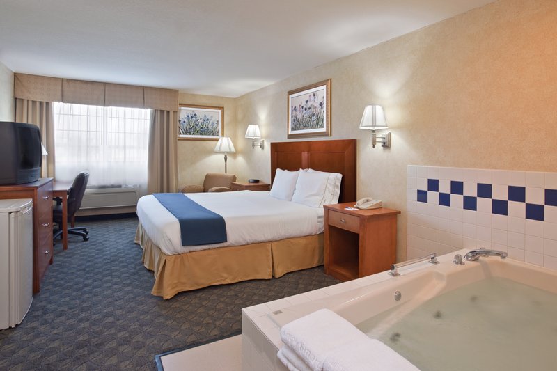 HOLIDAY INN EXPRESS-NAPOLEON - Napoleon, OH