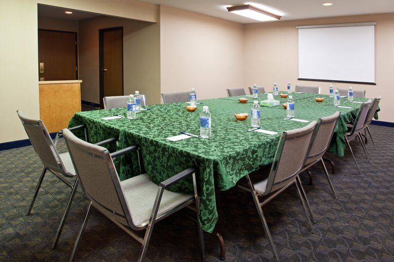 HOLIDAY INN EXPRESS-NAPOLEON - Napoleon, OH