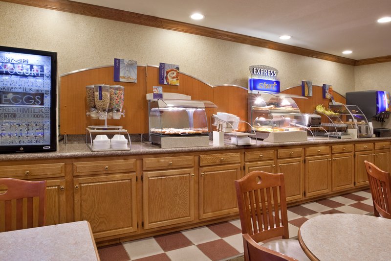 HOLIDAY INN EXPRESS-NAPOLEON - Napoleon, OH