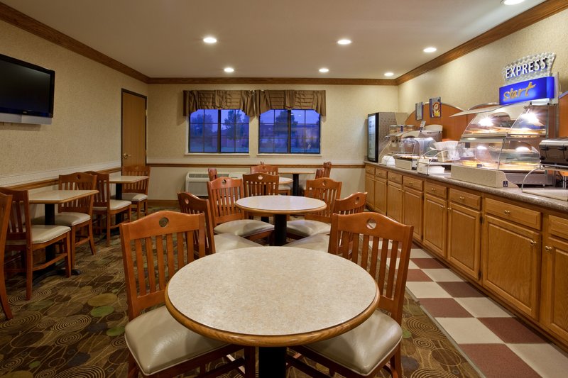 HOLIDAY INN EXPRESS-NAPOLEON - Napoleon, OH