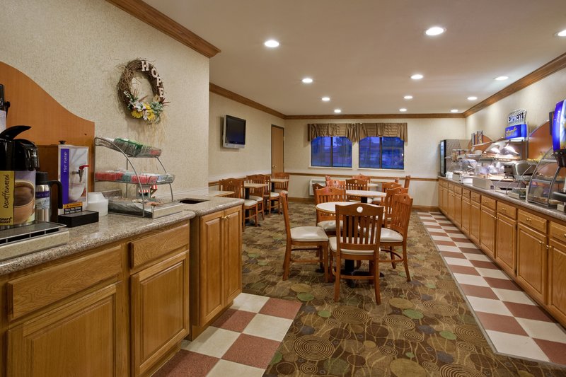 HOLIDAY INN EXPRESS-NAPOLEON - Napoleon, OH