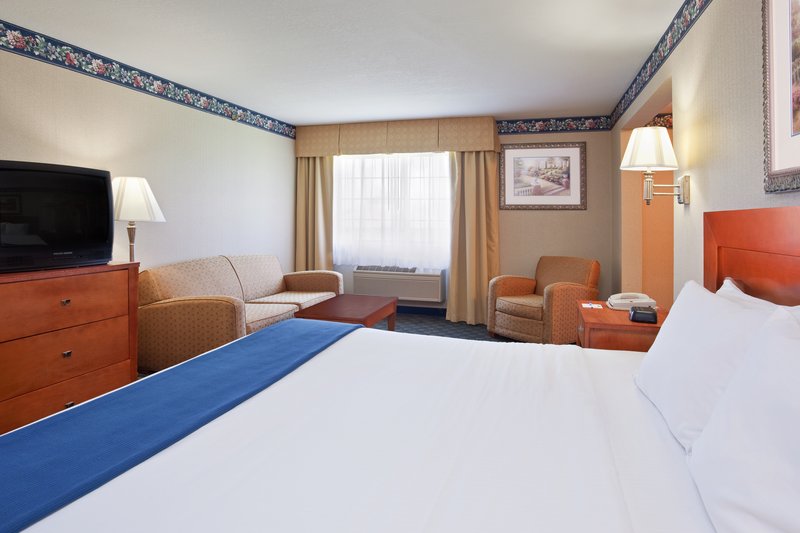 HOLIDAY INN EXPRESS-NAPOLEON - Napoleon, OH