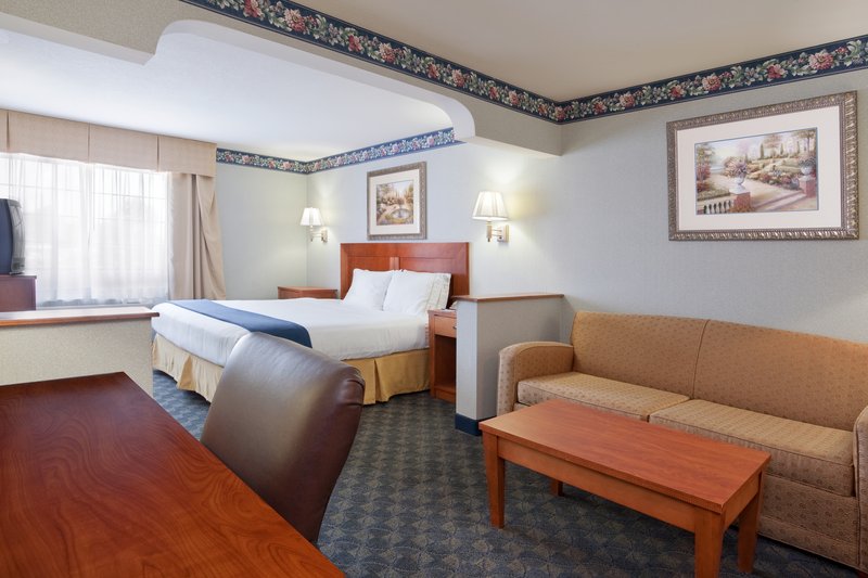 HOLIDAY INN EXPRESS-NAPOLEON - Napoleon, OH