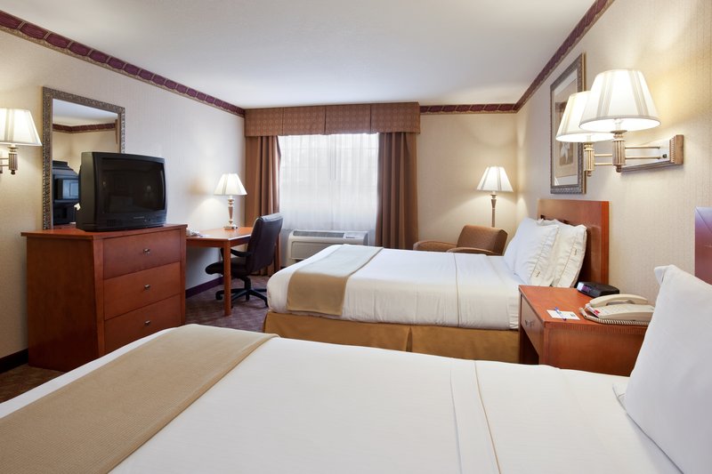 HOLIDAY INN EXPRESS-NAPOLEON - Napoleon, OH
