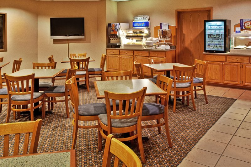 Holiday Inn Express NEWTON - Newton, IA