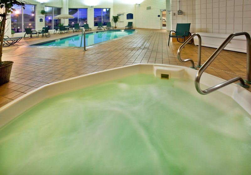 Holiday Inn Express NEWTON - Newton, IA