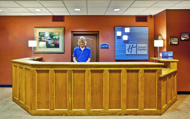 Holiday Inn Express NEWTON - Newton, IA