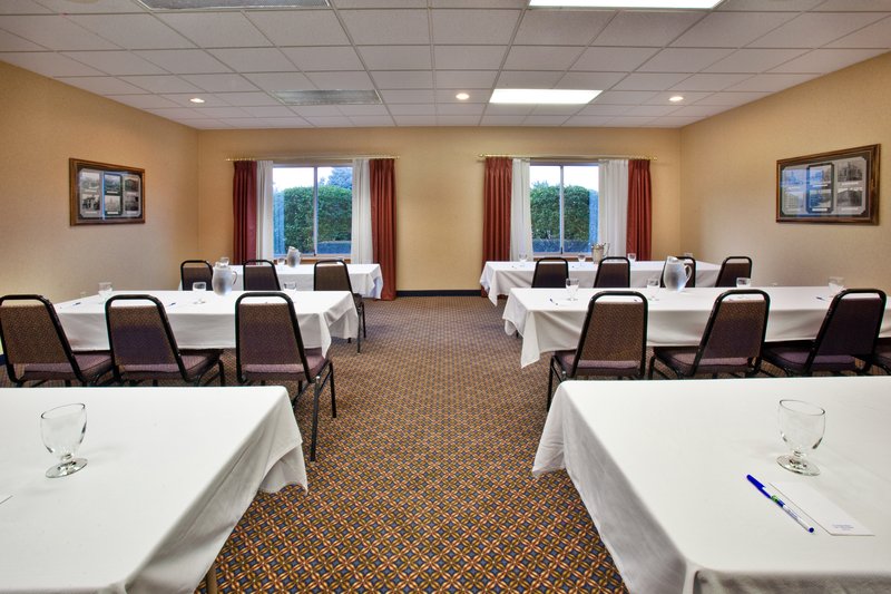 Holiday Inn Express NEWTON - Newton, IA