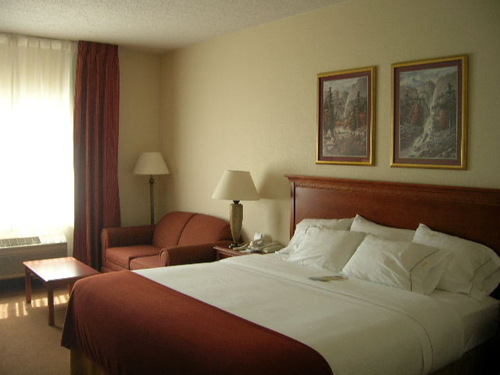 Holiday Inn Express HOWE (STURGIS, MI) - Howe, IN