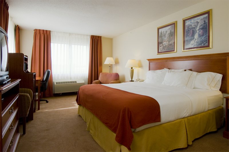 Holiday Inn Express HOWE (STURGIS, MI) - Howe, IN