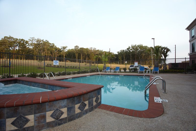 Holiday Inn Express & Suites HEARNE - Hearne, TX