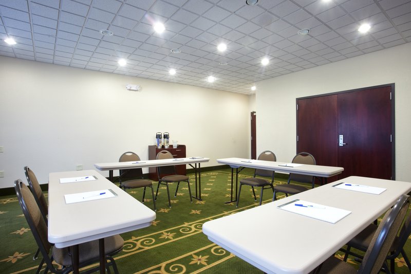 Holiday Inn Express & Suites HEARNE - Hearne, TX
