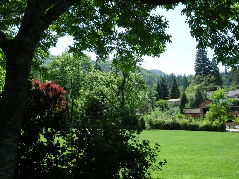 Holiday Inn Express & Suites ASHLAND - Ashland, OR