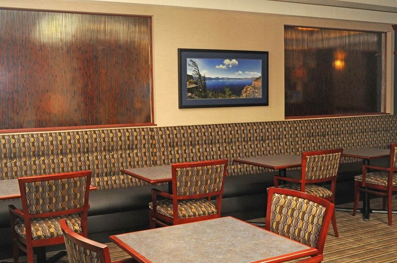 Holiday Inn Express & Suites ASHLAND - Ashland, OR