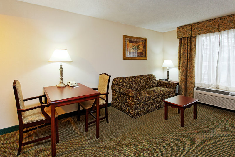 Holiday Inn Express Hotel & Suites HUNTSVILLE-UNIVERSITY DRIVE - Huntsville, AL