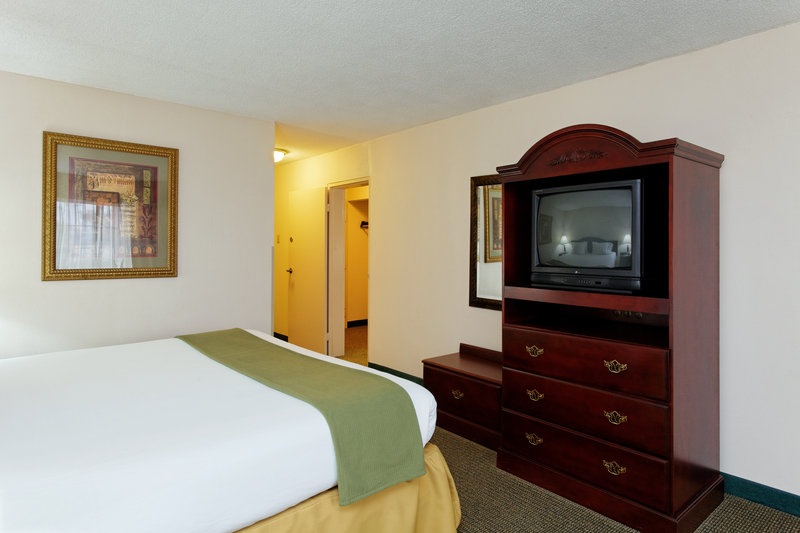 Holiday Inn Express Hotel & Suites HUNTSVILLE-UNIVERSITY DRIVE - Huntsville, AL