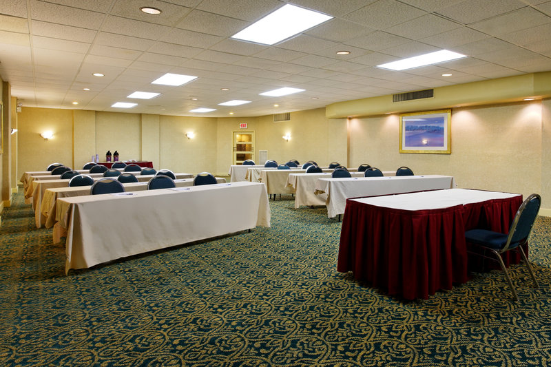 Holiday Inn Express Hotel & Suites HUNTSVILLE-UNIVERSITY DRIVE - Huntsville, AL