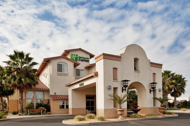 Holiday Inn Express & Suites MANTECA CITY CENTER - Manteca, CA