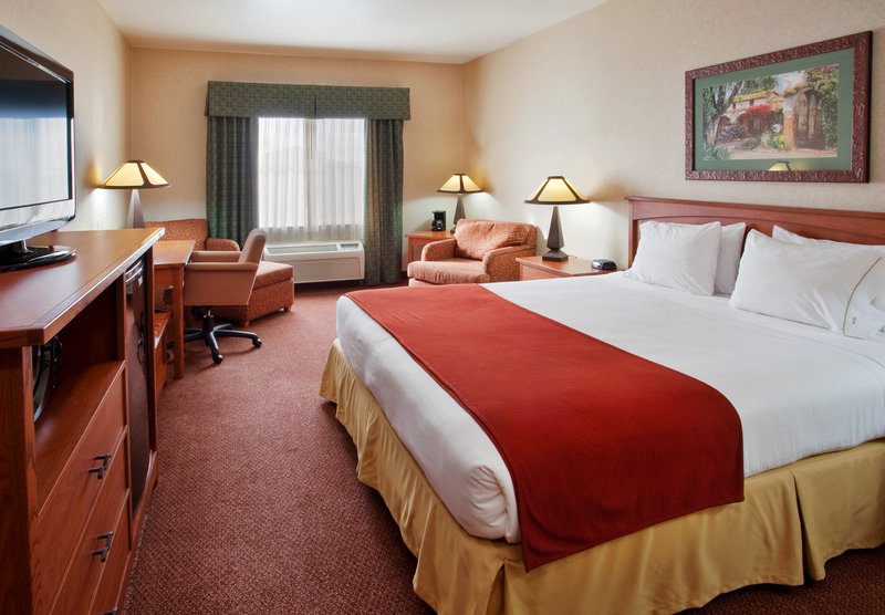 Holiday Inn Express & Suites MANTECA CITY CENTER - Manteca, CA