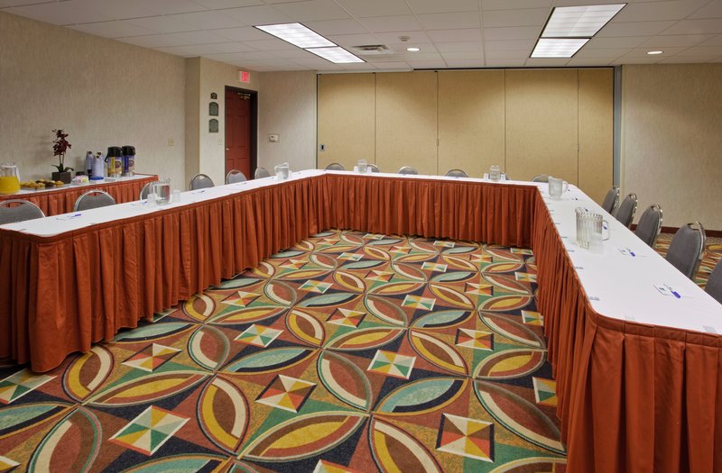 Holiday Inn Express & Suites MANTECA CITY CENTER - Manteca, CA