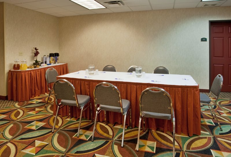 Holiday Inn Express & Suites MANTECA CITY CENTER - Manteca, CA