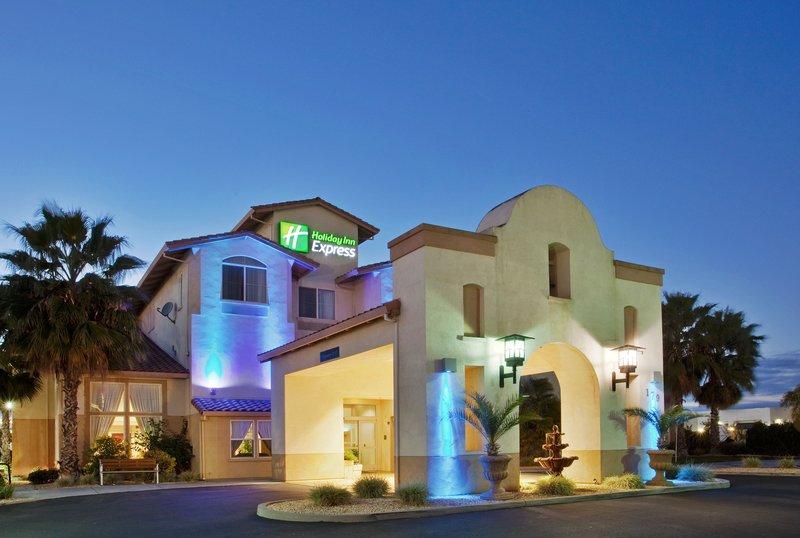 Holiday Inn Express & Suites MANTECA CITY CENTER - Manteca, CA