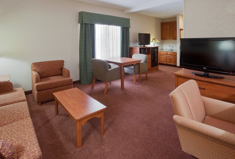 Holiday Inn Express & Suites MANTECA CITY CENTER - Manteca, CA