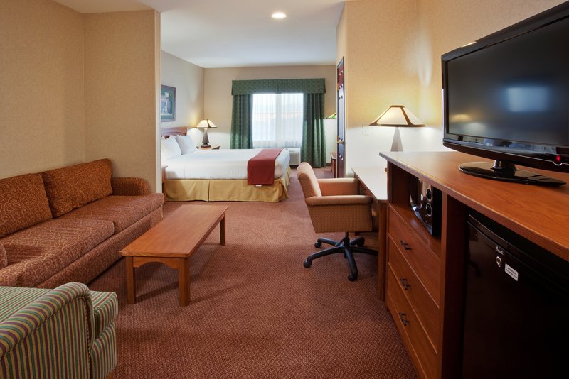 Holiday Inn Express & Suites MANTECA CITY CENTER - Manteca, CA