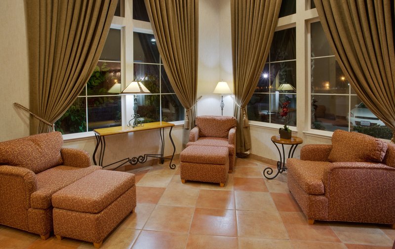 Holiday Inn Express & Suites MANTECA CITY CENTER - Manteca, CA