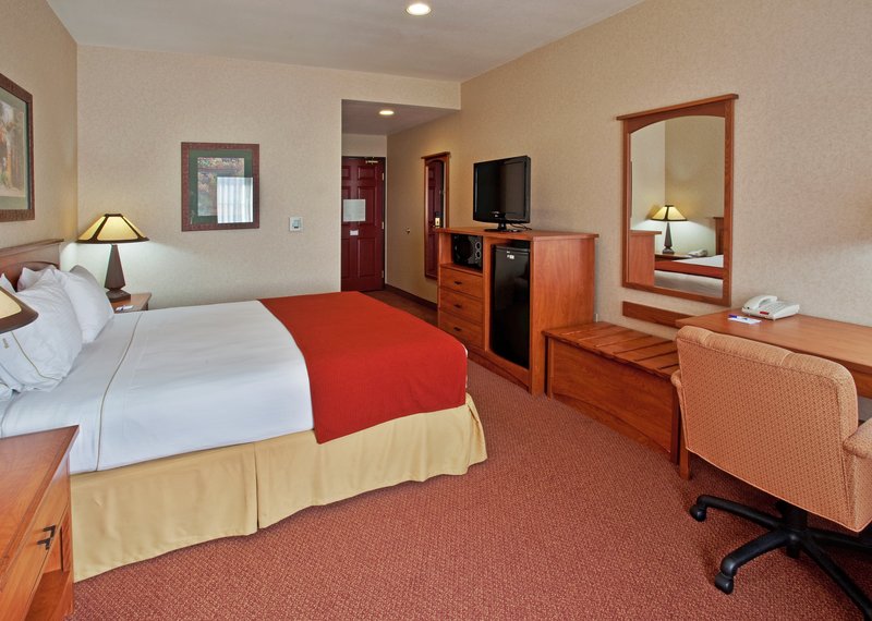 Holiday Inn Express & Suites MANTECA CITY CENTER - Manteca, CA